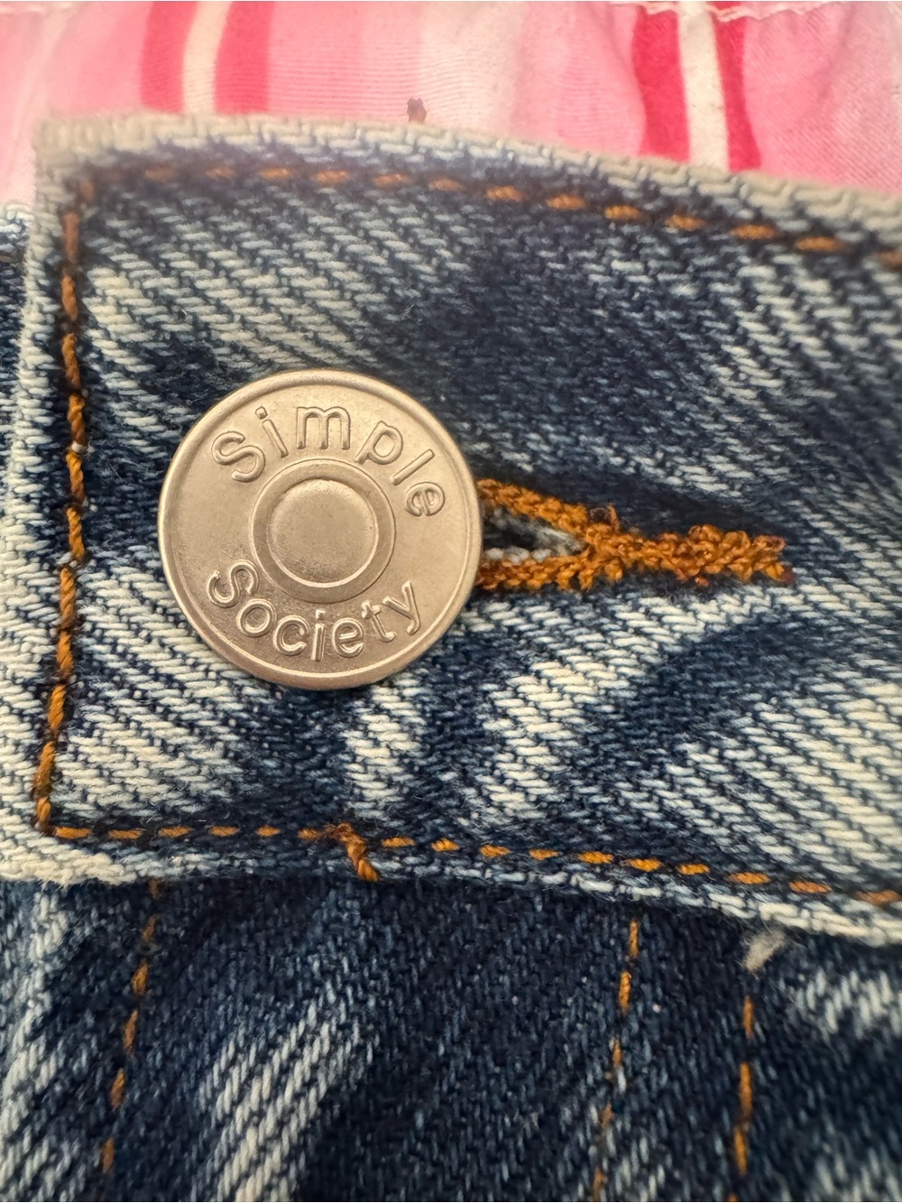 90's High-Waist Denim Jean Shorts with Pink Lining - Picture 8 of 9
